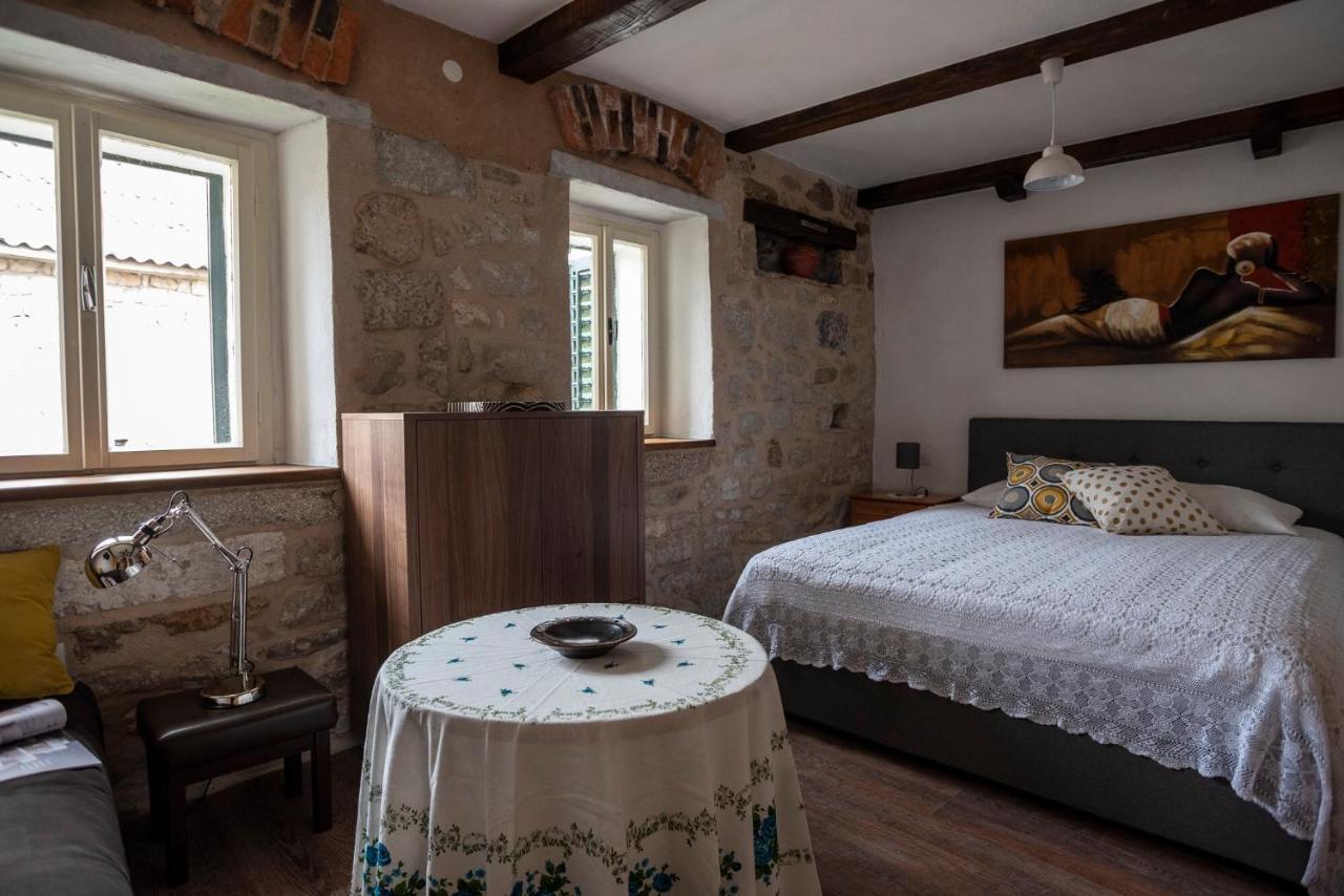 Guesthouse Nina Kaštel Novi Zewnętrze zdjęcie
